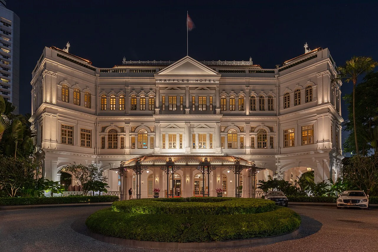 Raffles Singapore historic hotel exterior